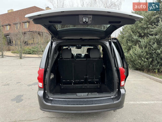 Серый Додж Гранд Караван, объемом двигателя 3.61 л и пробегом 130 тыс. км за 14800 $, фото 58 на Automoto.ua