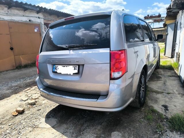 Сірий Додж Гранд Караван, об'ємом двигуна 3.6 л та пробігом 180 тис. км за 13999 $, фото 2 на Automoto.ua