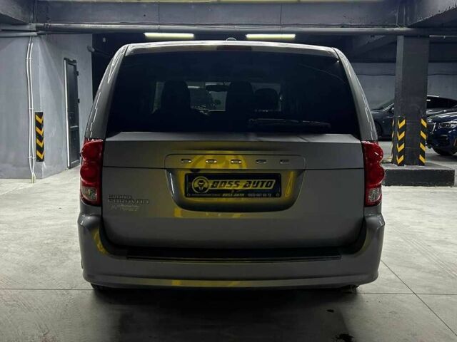 Серый Додж Гранд Караван, объемом двигателя 3.6 л и пробегом 75 тыс. км за 10700 $, фото 4 на Automoto.ua