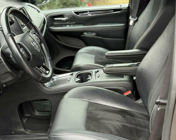 Серый Додж Гранд Караван, объемом двигателя 3.61 л и пробегом 130 тыс. км за 14800 $, фото 32 на Automoto.ua