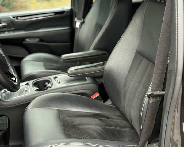 Серый Додж Гранд Караван, объемом двигателя 3.61 л и пробегом 130 тыс. км за 14800 $, фото 33 на Automoto.ua