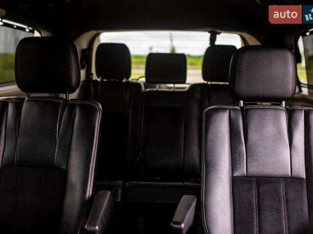 Серый Додж Гранд Караван, объемом двигателя 3.6 л и пробегом 345 тыс. км за 13300 $, фото 16 на Automoto.ua