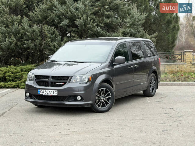 Серый Додж Гранд Караван, объемом двигателя 3.61 л и пробегом 130 тыс. км за 14800 $, фото 2 на Automoto.ua