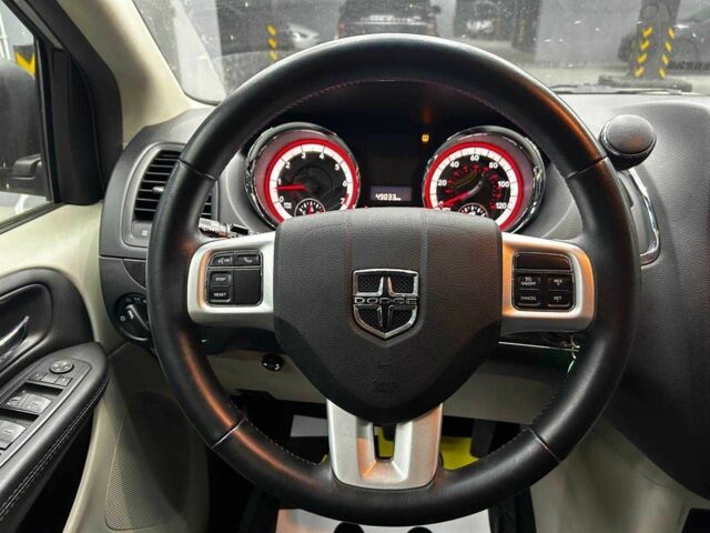 Серый Додж Гранд Караван, объемом двигателя 3.6 л и пробегом 75 тыс. км за 10700 $, фото 14 на Automoto.ua