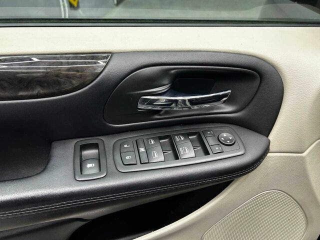 Серый Додж Гранд Караван, объемом двигателя 3.6 л и пробегом 75 тыс. км за 10700 $, фото 8 на Automoto.ua