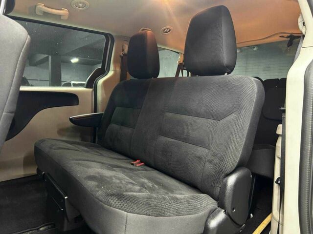 Серый Додж Гранд Караван, объемом двигателя 3.6 л и пробегом 75 тыс. км за 10700 $, фото 9 на Automoto.ua