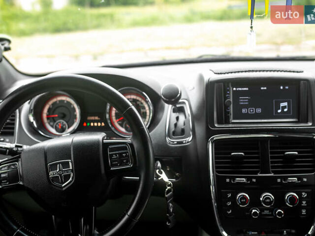 Серый Додж Гранд Караван, объемом двигателя 3.6 л и пробегом 345 тыс. км за 13300 $, фото 12 на Automoto.ua