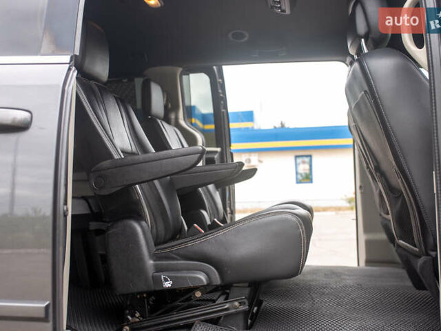 Серый Додж Гранд Караван, объемом двигателя 3.6 л и пробегом 345 тыс. км за 13300 $, фото 8 на Automoto.ua