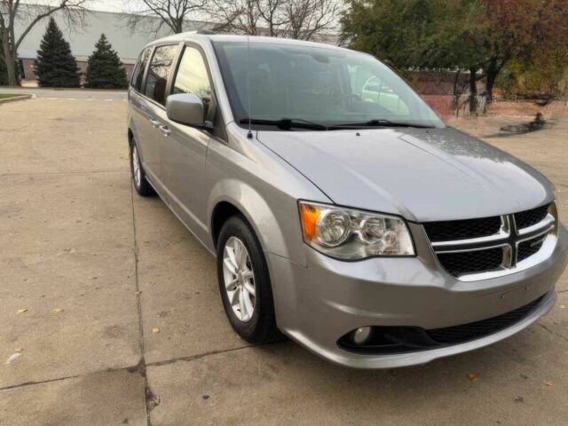 Серый Додж Гранд Караван, объемом двигателя 3.6 л и пробегом 33 тыс. км за 9900 $, фото 2 на Automoto.ua