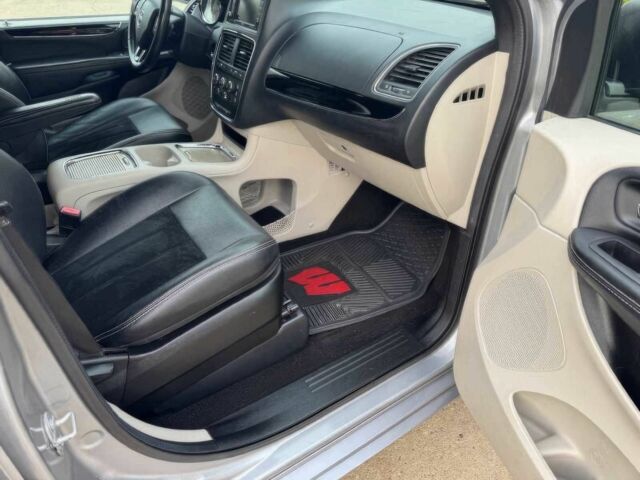 Серый Додж Гранд Караван, объемом двигателя 3.6 л и пробегом 33 тыс. км за 9900 $, фото 6 на Automoto.ua