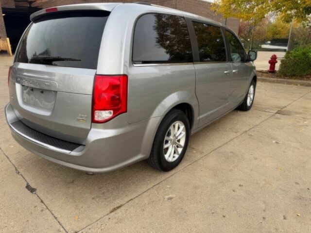 Серый Додж Гранд Караван, объемом двигателя 3.6 л и пробегом 33 тыс. км за 9900 $, фото 3 на Automoto.ua