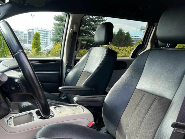 Серый Додж Гранд Караван, объемом двигателя 3.6 л и пробегом 140 тыс. км за 16500 $, фото 8 на Automoto.ua