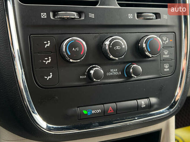 Серый Додж Гранд Караван, объемом двигателя 3.61 л и пробегом 140 тыс. км за 16500 $, фото 14 на Automoto.ua