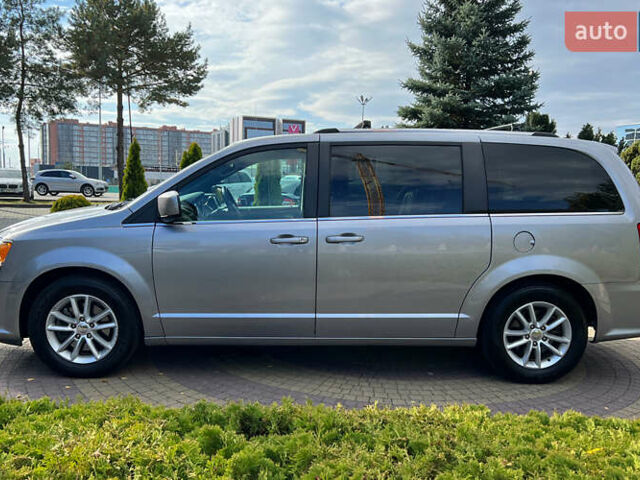 Серый Додж Гранд Караван, объемом двигателя 3.61 л и пробегом 140 тыс. км за 16500 $, фото 3 на Automoto.ua