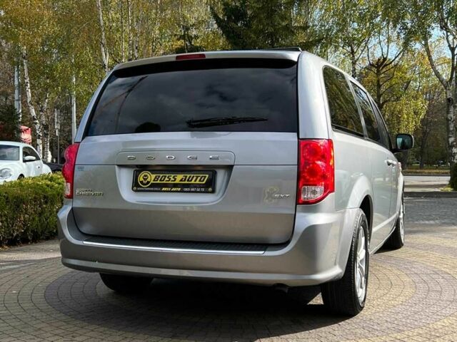 Серый Додж Гранд Караван, объемом двигателя 3.6 л и пробегом 140 тыс. км за 16500 $, фото 6 на Automoto.ua