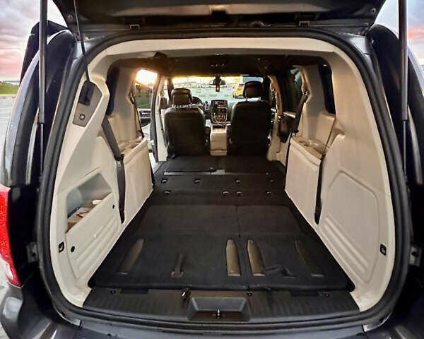 Серый Додж Гранд Караван, объемом двигателя 3.61 л и пробегом 137 тыс. км за 18400 $, фото 23 на Automoto.ua