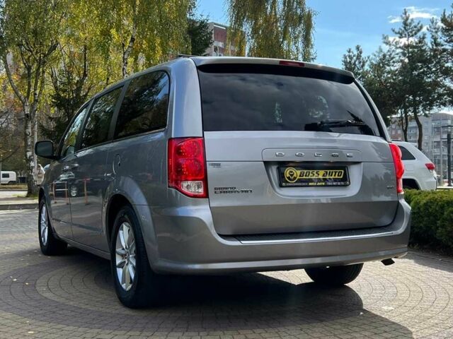 Серый Додж Гранд Караван, объемом двигателя 3.6 л и пробегом 140 тыс. км за 16500 $, фото 4 на Automoto.ua