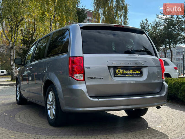 Серый Додж Гранд Караван, объемом двигателя 3.61 л и пробегом 140 тыс. км за 16500 $, фото 4 на Automoto.ua