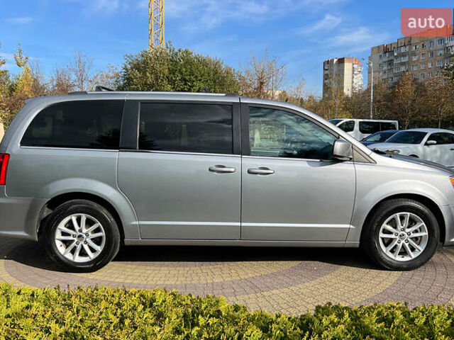 Серый Додж Гранд Караван, объемом двигателя 3.61 л и пробегом 140 тыс. км за 16500 $, фото 7 на Automoto.ua