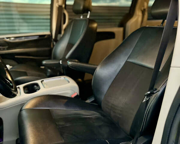 Серый Додж Гранд Караван, объемом двигателя 3.61 л и пробегом 137 тыс. км за 18400 $, фото 15 на Automoto.ua