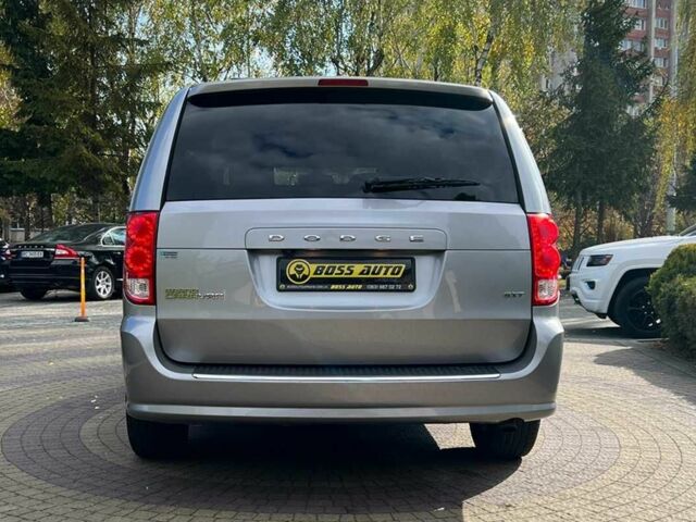 Серый Додж Гранд Караван, объемом двигателя 3.6 л и пробегом 140 тыс. км за 16500 $, фото 5 на Automoto.ua