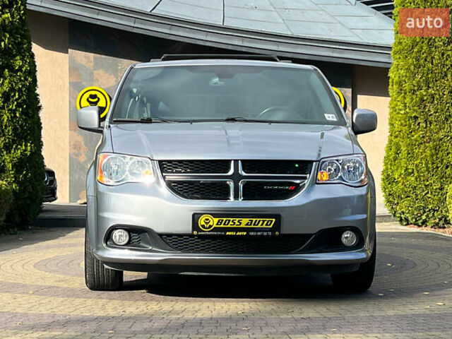 Серый Додж Гранд Караван, объемом двигателя 3.61 л и пробегом 140 тыс. км за 16500 $, фото 1 на Automoto.ua