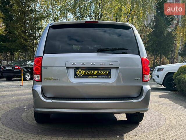 Серый Додж Гранд Караван, объемом двигателя 3.61 л и пробегом 140 тыс. км за 16500 $, фото 5 на Automoto.ua