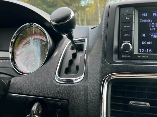 Серый Додж Гранд Караван, объемом двигателя 3.6 л и пробегом 140 тыс. км за 16500 $, фото 15 на Automoto.ua