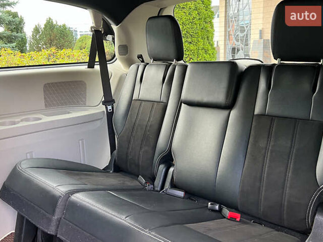 Серый Додж Гранд Караван, объемом двигателя 3.61 л и пробегом 140 тыс. км за 16500 $, фото 21 на Automoto.ua