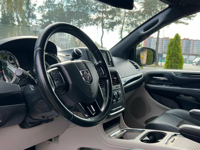 Серый Додж Гранд Караван, объемом двигателя 3.6 л и пробегом 140 тыс. км за 16500 $, фото 9 на Automoto.ua