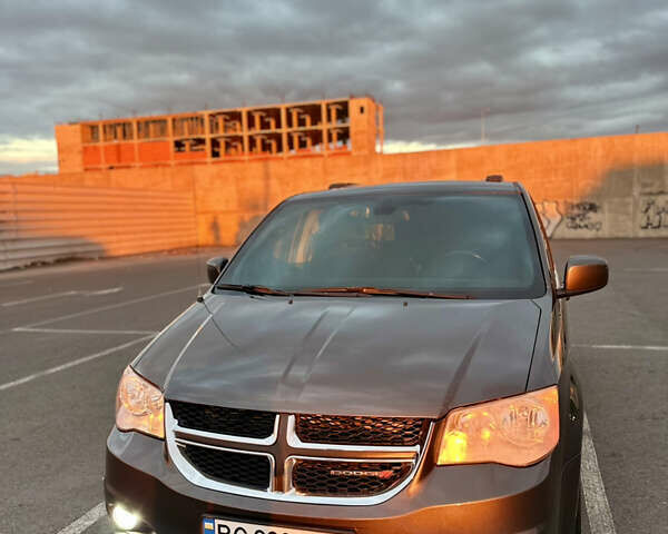 Серый Додж Гранд Караван, объемом двигателя 3.61 л и пробегом 137 тыс. км за 18400 $, фото 1 на Automoto.ua