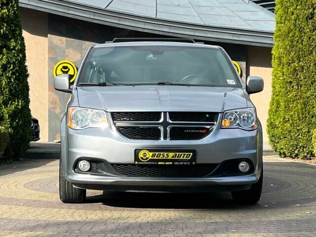 Серый Додж Гранд Караван, объемом двигателя 3.6 л и пробегом 140 тыс. км за 16500 $, фото 1 на Automoto.ua