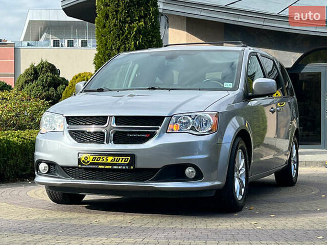 Серый Додж Гранд Караван, объемом двигателя 3.61 л и пробегом 140 тыс. км за 16500 $, фото 2 на Automoto.ua