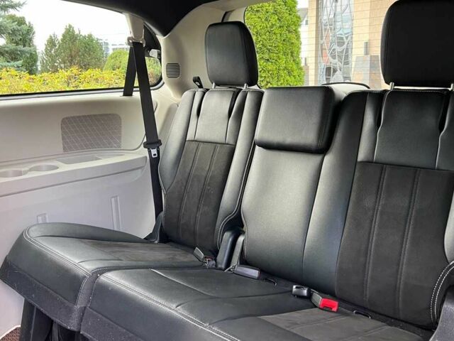 Серый Додж Гранд Караван, объемом двигателя 3.6 л и пробегом 140 тыс. км за 16500 $, фото 21 на Automoto.ua