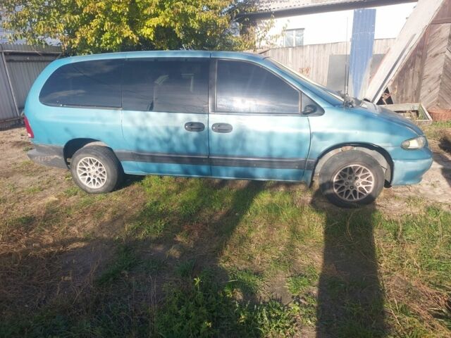 Синий Додж Гранд Караван, объемом двигателя 3.3 л и пробегом 300 тыс. км за 1555 $, фото 2 на Automoto.ua