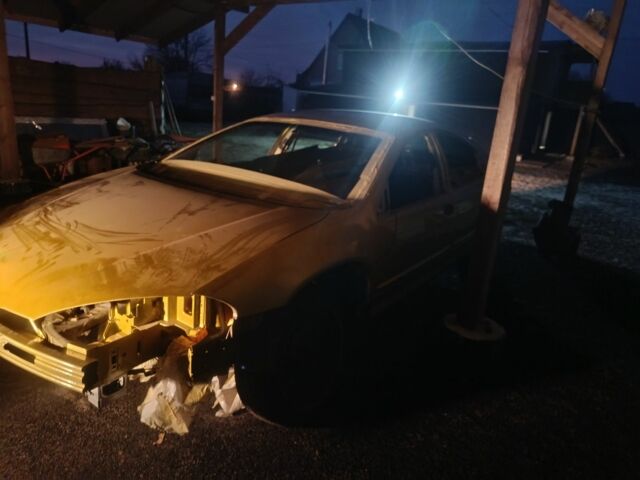 Желтый Додж Интрепид, объемом двигателя 0 л и пробегом 250 тыс. км за 650 $, фото 2 на Automoto.ua