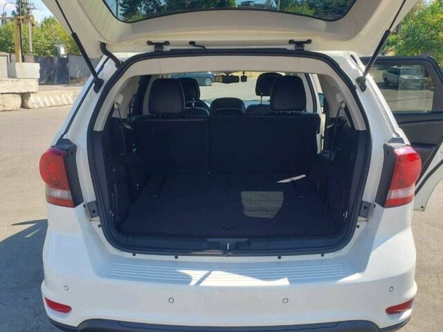 Белый Додж Джорни, объемом двигателя 3.6 л и пробегом 110 тыс. км за 13500 $, фото 18 на Automoto.ua