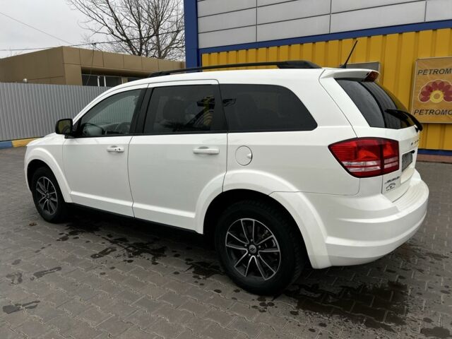 Белый Додж Джорни, объемом двигателя 2.4 л и пробегом 122 тыс. км за 11000 $, фото 3 на Automoto.ua