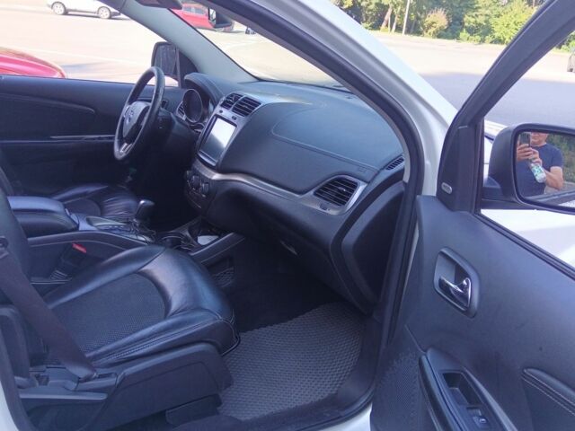 Белый Додж Джорни, объемом двигателя 2.4 л и пробегом 265 тыс. км за 9500 $, фото 7 на Automoto.ua