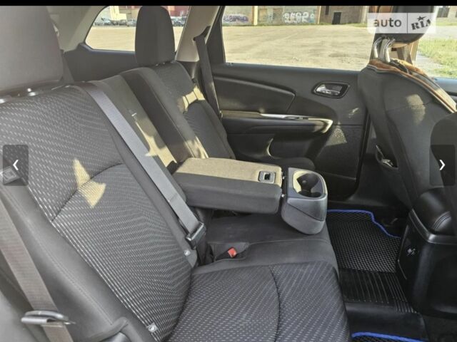 Белый Додж Джорни, объемом двигателя 2.4 л и пробегом 154 тыс. км за 12000 $, фото 6 на Automoto.ua