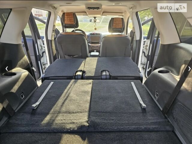 Белый Додж Джорни, объемом двигателя 2.4 л и пробегом 154 тыс. км за 12000 $, фото 15 на Automoto.ua