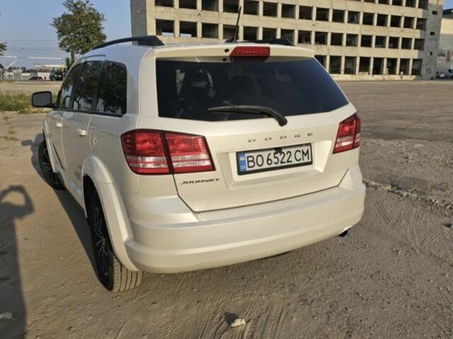 Белый Додж Джорни, объемом двигателя 2.4 л и пробегом 154 тыс. км за 12000 $, фото 2 на Automoto.ua