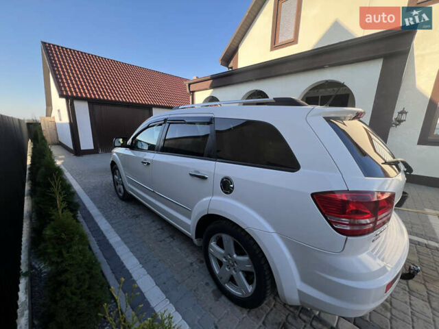 Белый Додж Джорни, объемом двигателя 2 л и пробегом 340 тыс. км за 8900 $, фото 2 на Automoto.ua