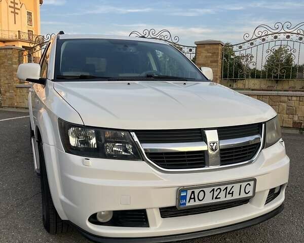 Белый Додж Джорни, объемом двигателя 1.97 л и пробегом 278 тыс. км за 8800 $, фото 4 на Automoto.ua
