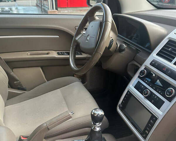 Белый Додж Джорни, объемом двигателя 2 л и пробегом 200 тыс. км за 7600 $, фото 6 на Automoto.ua