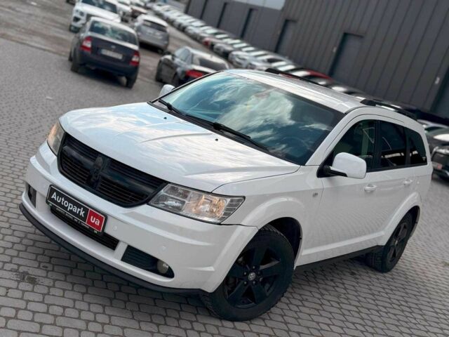 Белый Додж Джорни, объемом двигателя 2 л и пробегом 220 тыс. км за 7600 $, фото 2 на Automoto.ua