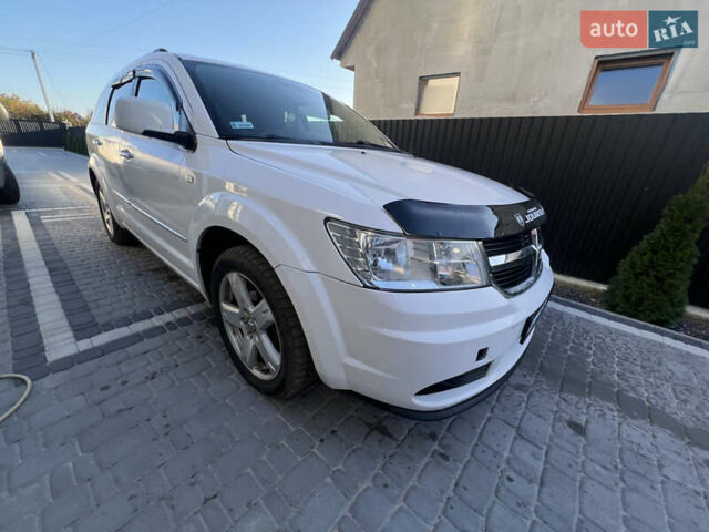 Белый Додж Джорни, объемом двигателя 2 л и пробегом 340 тыс. км за 8900 $, фото 5 на Automoto.ua
