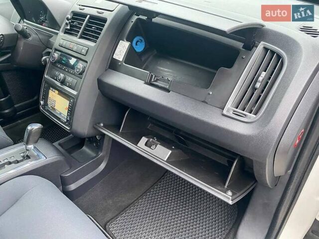 Белый Додж Джорни, объемом двигателя 2 л и пробегом 248 тыс. км за 8300 $, фото 11 на Automoto.ua