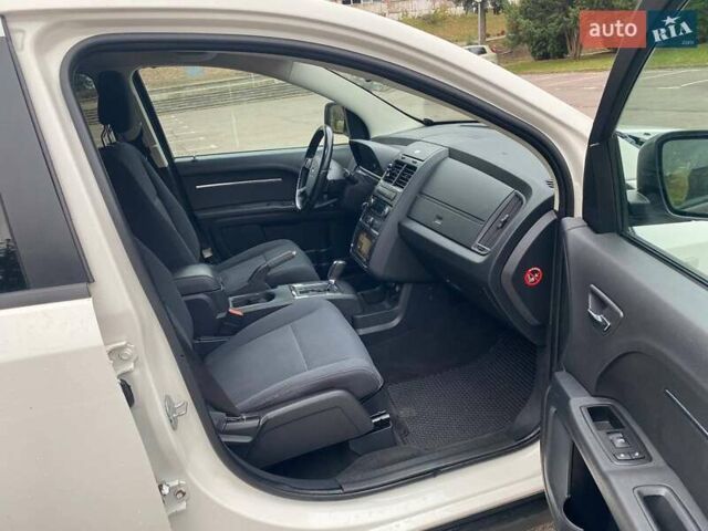 Белый Додж Джорни, объемом двигателя 2 л и пробегом 248 тыс. км за 8300 $, фото 10 на Automoto.ua