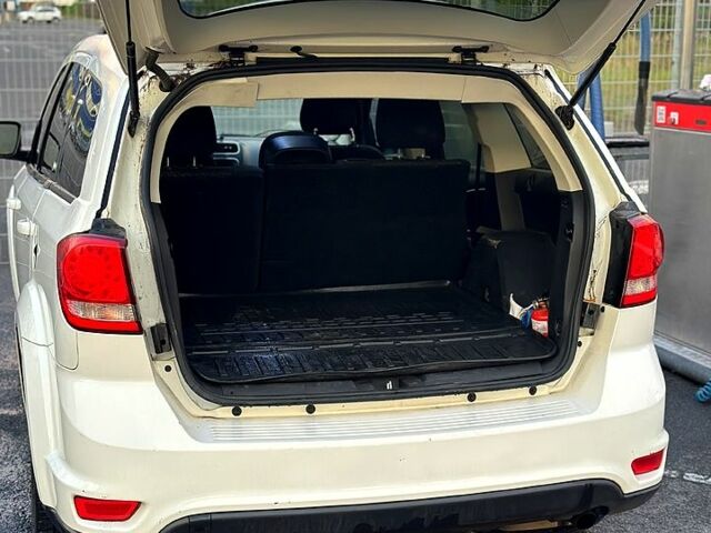 Білий Додж Джорні, об'ємом двигуна 2.4 л та пробігом 310 тис. км за 8700 $, фото 6 на Automoto.ua